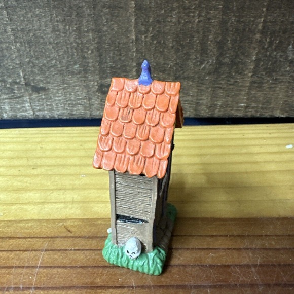 Midwest Importers Creepy Hollow Halloween Privy Possessed Outhouse - Picture 2 of 4